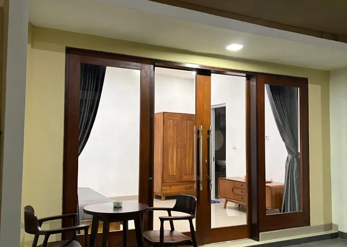Qiana House