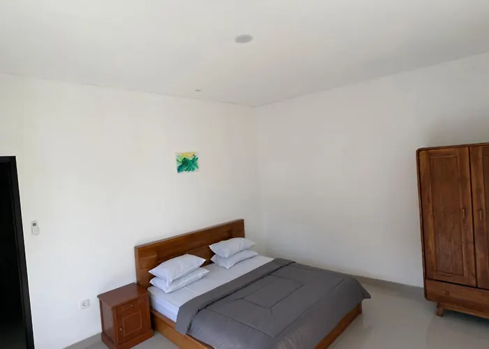 Qiana House